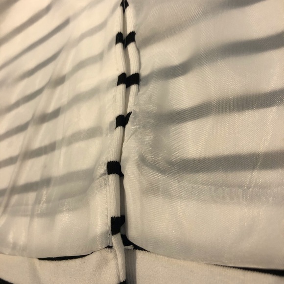 French-inspired chic black & white blazer in M 💋 - Picture 8 of 10